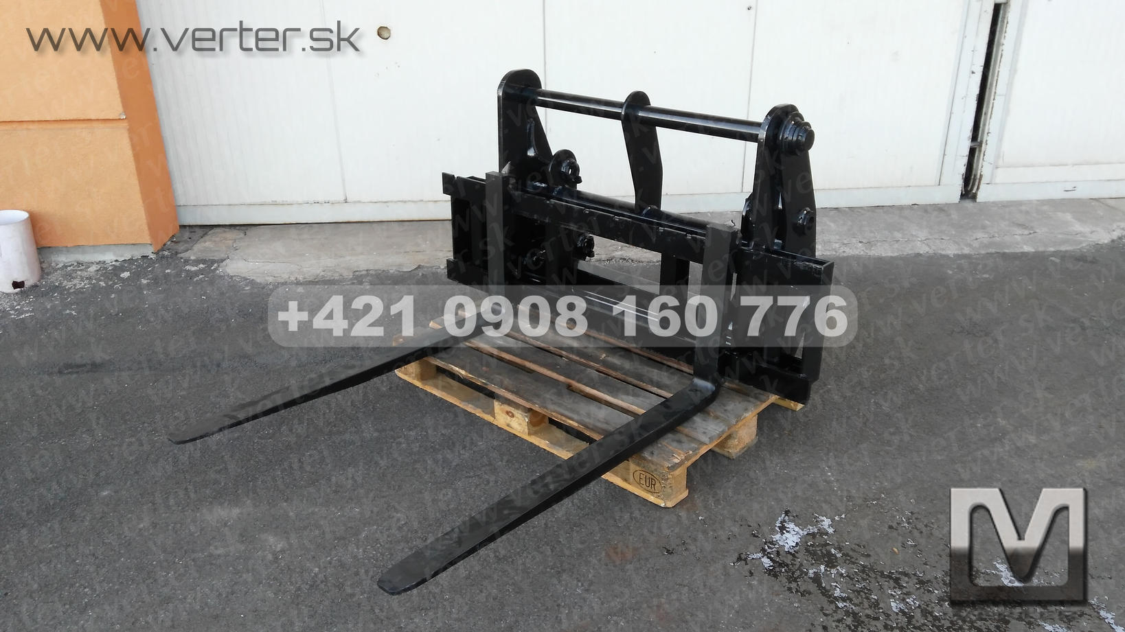 Paletizačné vidly JCB 4CX na upínač